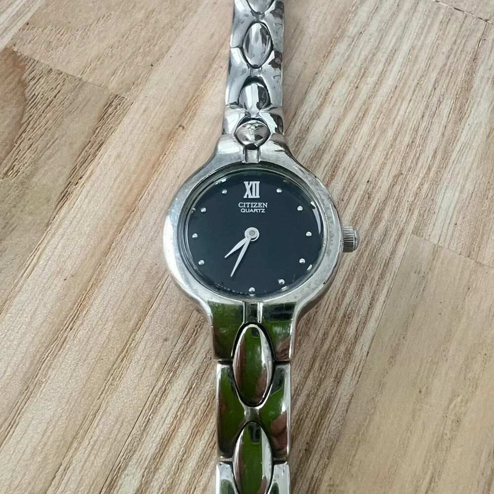 Citizen Quartz ladies black dial silver tone dress watch NEW BATTERY